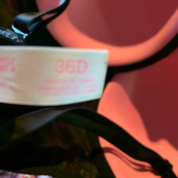 Pink Victoria Secret Women’s Bra Size 36 D - Picture 7 of 8